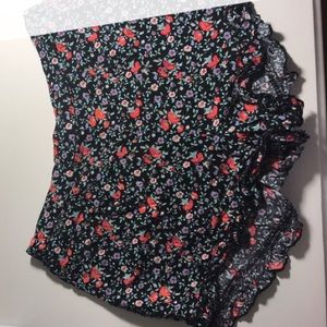 BETHANY MOTA SOFT SHORTS FLORAL 🌺😍 size medium!